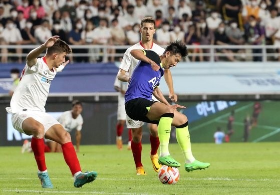 中超联赛半程回顾 成都蓉城领先群雄 老牌球队竞争激烈